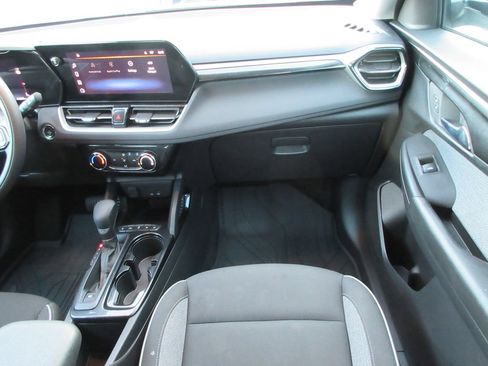 Certified 2025 Chevrolet TrailBlazer LT FWD image 17