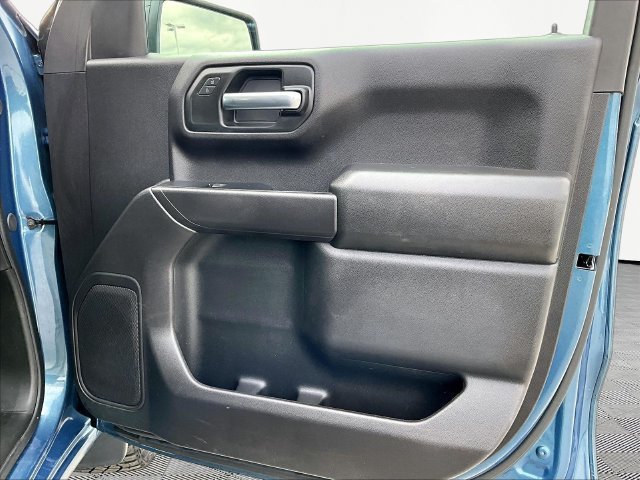 Used 2024 Chevrolet Silverado 1500 Custom Trail Boss w/ Dark Appearance Package AWD/4WD image 12
