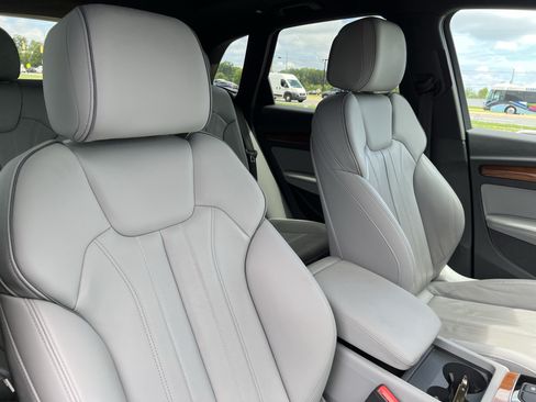 Used 2024 Audi Q5 e Premium Plus w/ Premium Plus Package AWD/4WD image 35