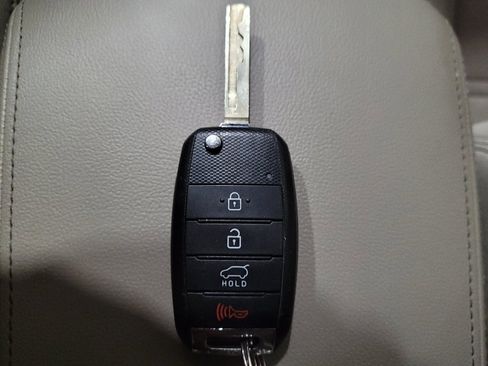 Used 2019 Kia Sorento AWD V6 image 32