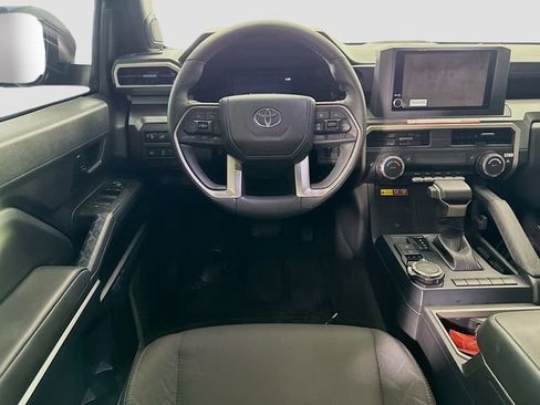 Certified 2025 Toyota Tacoma SR5 AWD/4WD image 23