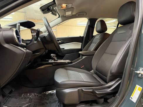 Used 2025 Chevrolet Trax LT w/ LT Convenience Package FWD image 25