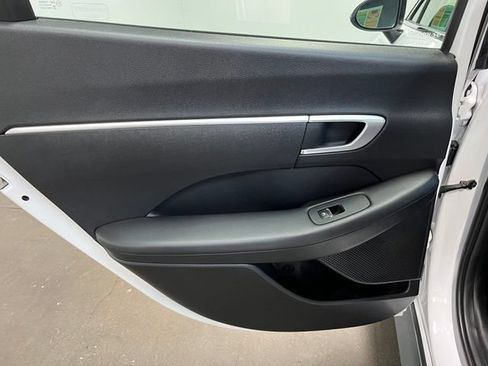 Used 2023 Hyundai Sonata SE FWD image 16