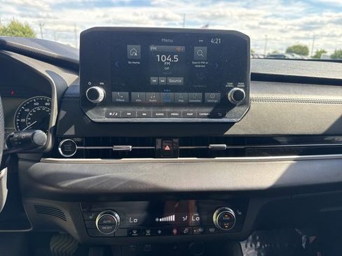 Used 2022 Mitsubishi Outlander SE image 11