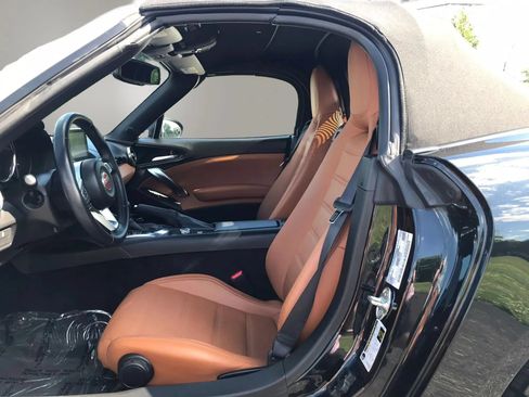 Used 2017 FIAT 124 Spider Lusso RWD image 23