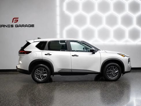 Used 2024 Nissan Rogue S AWD/4WD image 5