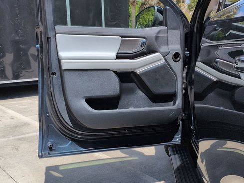 Used 2025 Ford Expedition Max Platinum image 8