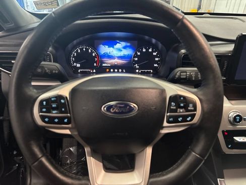 Used 2024 Ford Explorer XLT w/ Equipment Group 202A AWD/4WD image 18