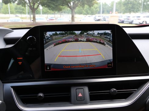 Used 2025 Lexus UX 300h FWD image 23