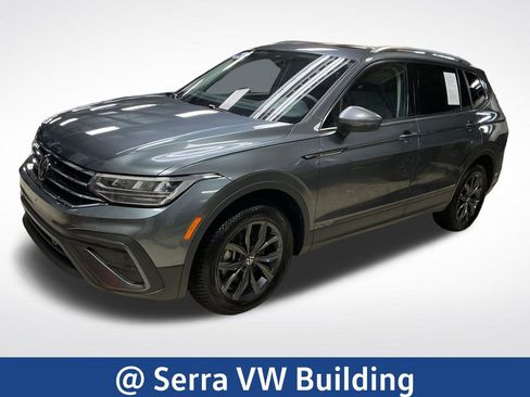 Used 2023 Volkswagen Tiguan SE w/ Panoramic Sunroof Package image 1