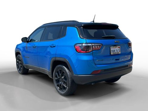 Used 2024 Jeep Compass Latitude w/ Altitude Special Edition AWD/4WD image 3
