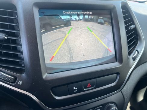 Used 2019 Jeep Cherokee Trailhawk w/ Cold Weather Group AWD/4WD image 28