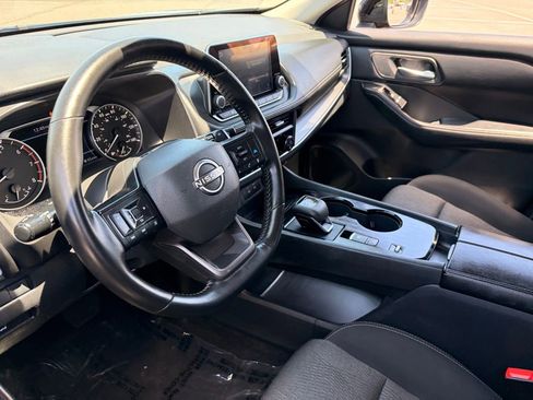 Certified 2025 Nissan Rogue SV FWD image 17