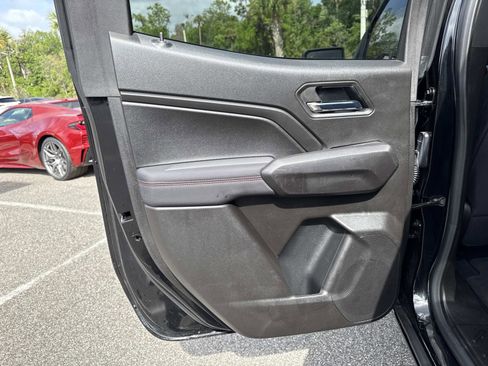 Used 2025 Chevrolet Colorado Z71 w/ Technology Package image 9
