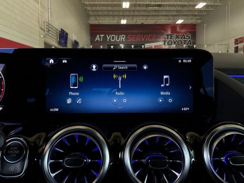 Used 2025 Mercedes-Benz GLA 250 image 32
