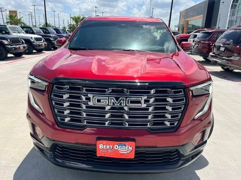 Used 2026 GMC Acadia Denali Ultimate FWD image 2