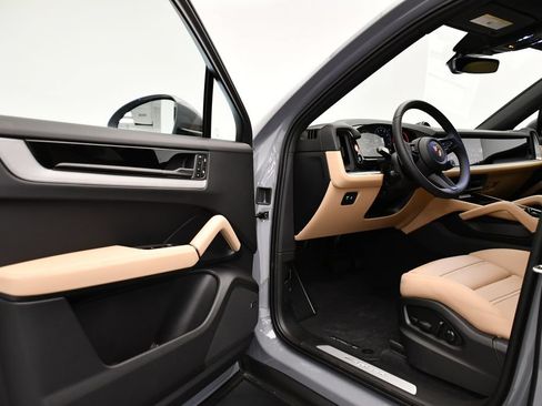 Certified 2026 Porsche Cayenne Coupe AWD/4WD image 42