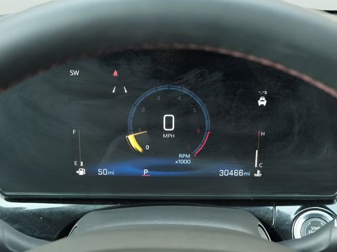 Used 2025 Chevrolet Trax RS w/ Sunroof Package FWD image 8