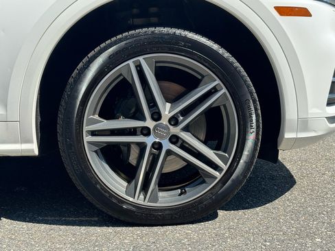 Used 2018 Audi SQ5 Premium Plus w/ Navigation Package image 24