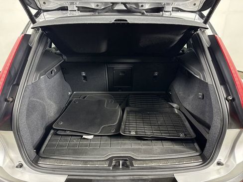 Used 2019 Volvo XC40 T5 R-Design image 33