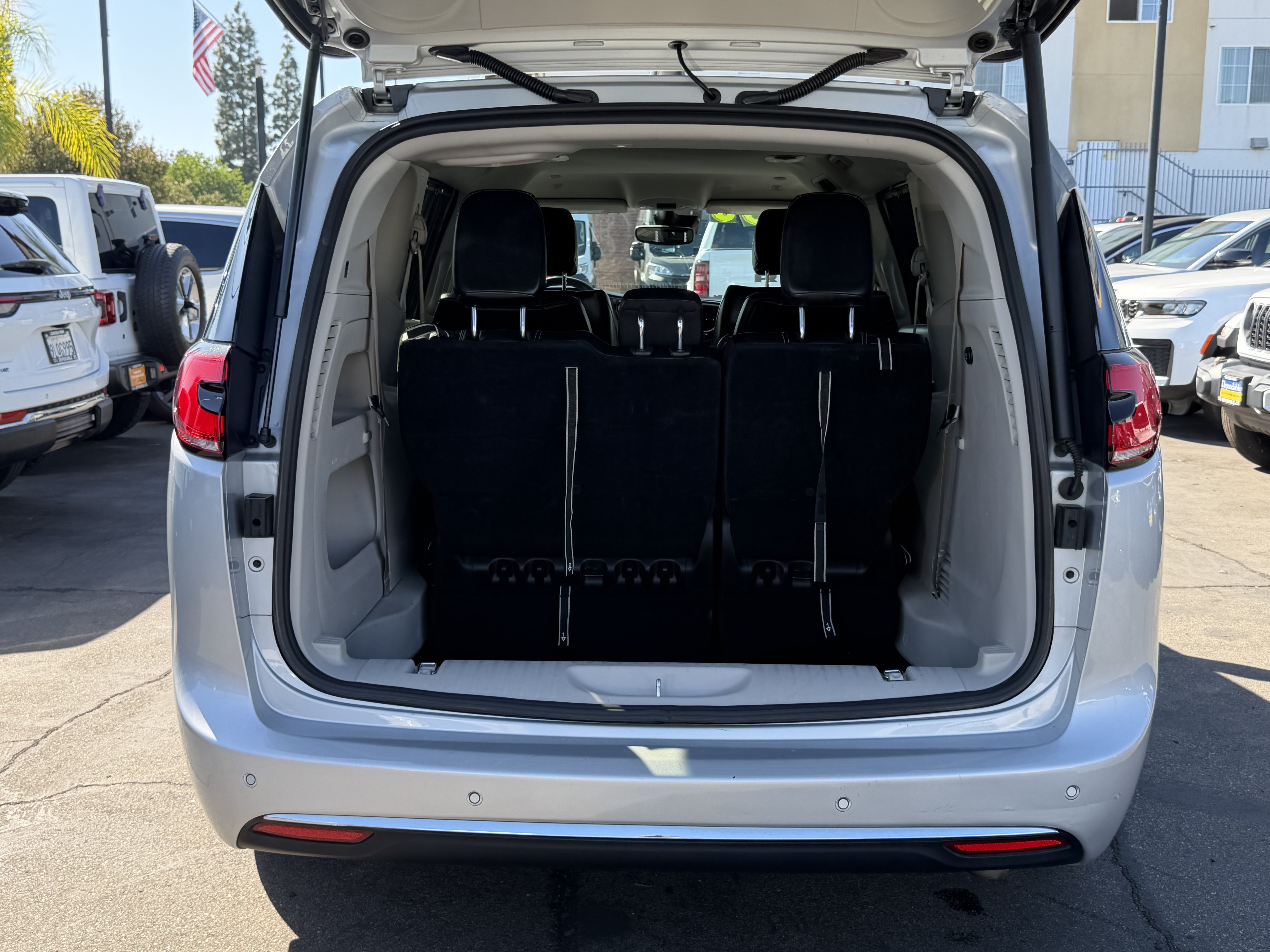 Certified 2024 Chrysler Pacifica Touring-L FWD image 15