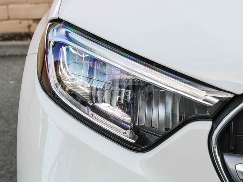 Used 2025 Mercedes-Benz GLC 300 image 4