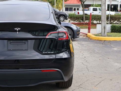 Used 2023 Tesla Model Y Long Range image 16