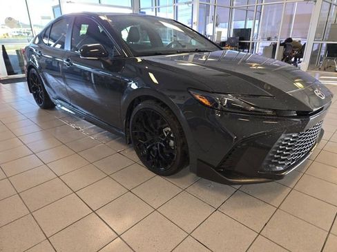 Used 2025 Toyota Camry SE image 2