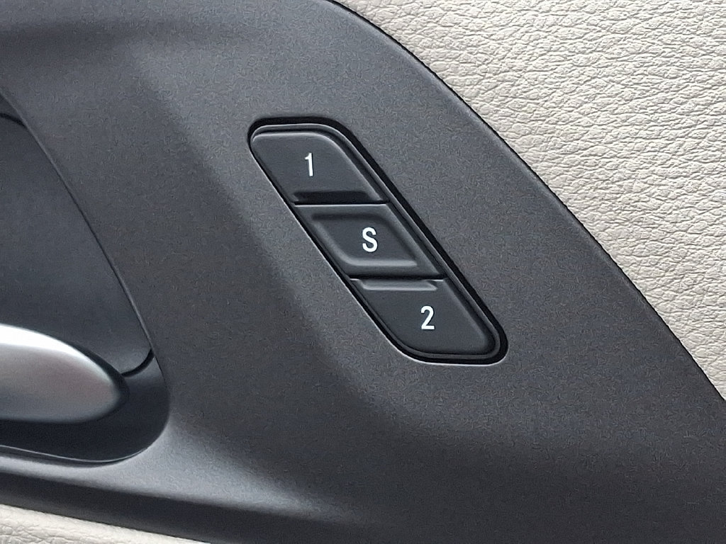 Used 2021 Chrysler Pacifica Touring-L FWD image 26