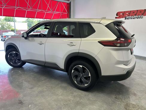 Used 2024 Nissan Rogue SV FWD image 6