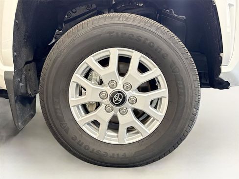 Used 2025 Toyota Tacoma SR5 image 33