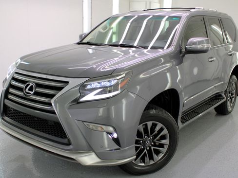 Used 2017 Lexus GX 460 Premium image 2