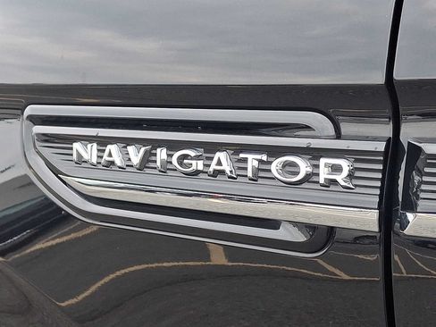 Used 2022 Lincoln Navigator Reserve AWD/4WD image 31