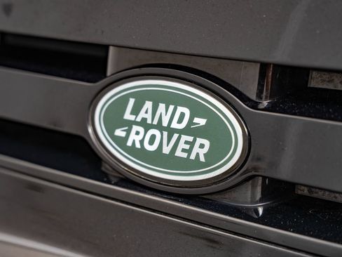 Used 2025 Land Rover Defender 130 V8 AWD/4WD image 17