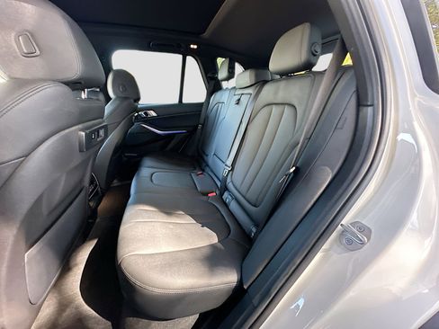 Used 2022 BMW X5 xDrive40i w/ Climate Comfort Package image 25