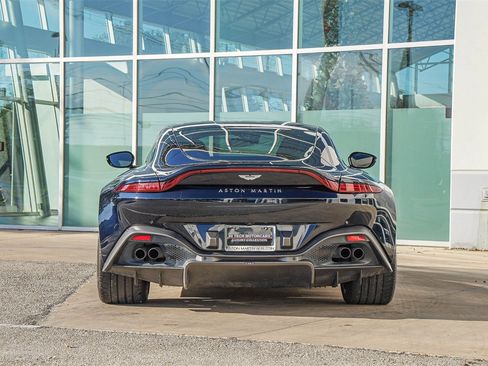 Used 2022 Aston Martin V8 Vantage Coupe image 17