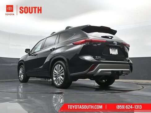 Used 2023 Toyota Highlander Platinum AWD/4WD image 49