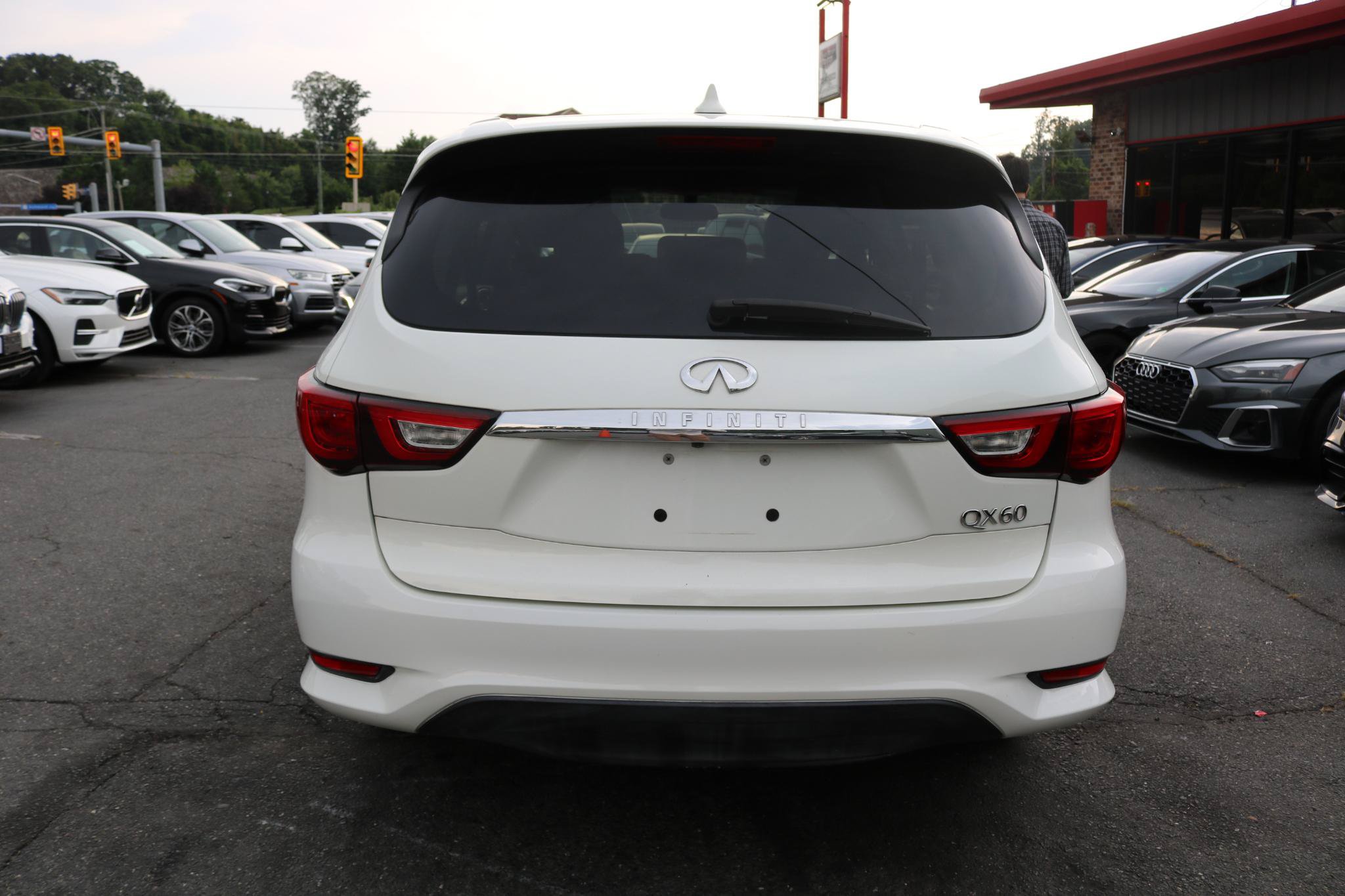 Used 2016 INFINITI QX60 Luxe AWD/4WD image 3