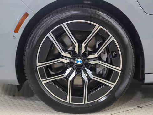 Used 2026 BMW 750e xDrive image 2