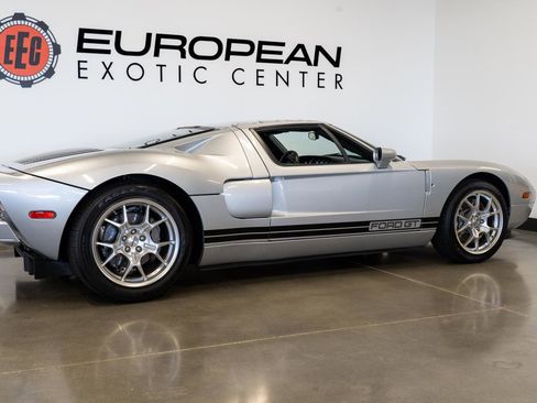 Used 2005 Ford GT image 23