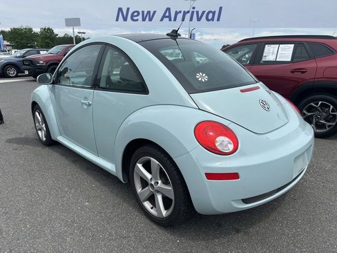 Used 2010 Volkswagen Beetle Final Edition FWD image 4