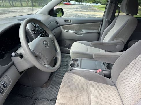 Used 2009 Toyota Sienna LE FWD image 26