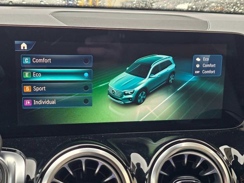 New 2026 Mercedes-Benz GLB 250 image 32