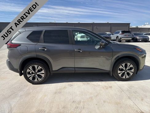 Certified 2022 Nissan Rogue SV image 4