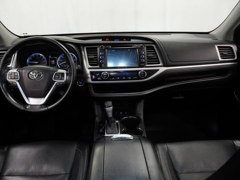 Used 2018 Toyota Highlander Limited AWD/4WD image 3