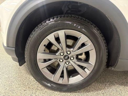 Used 2022 Ford Explorer XLT w/ Equipment Group 202A AWD/4WD image 37