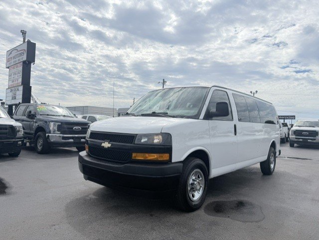 Used 2023 Chevrolet Express 3500 LS RWD image 2
