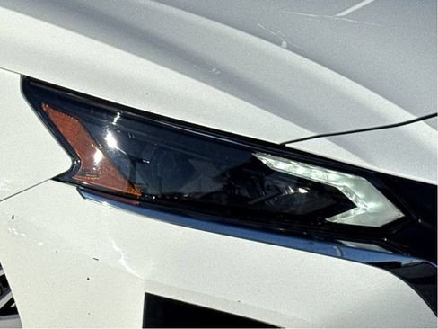 Used 2025 Nissan Altima 2.5 SV FWD image 5