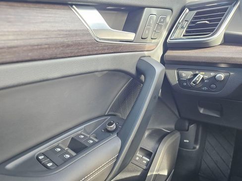 Used 2024 Audi Q5 e Prestige w/ Prestige Package image 28
