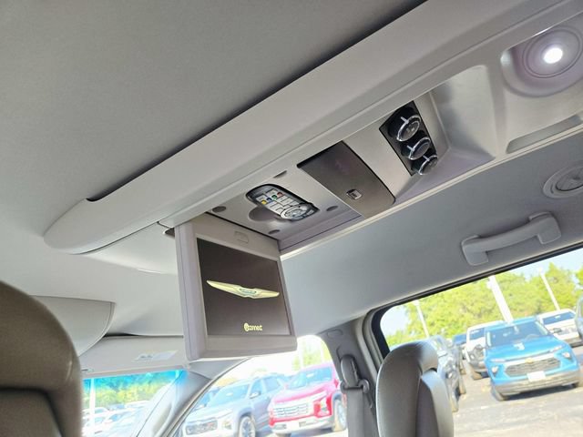 Used 2015 Chrysler Town & Country Touring FWD image 11